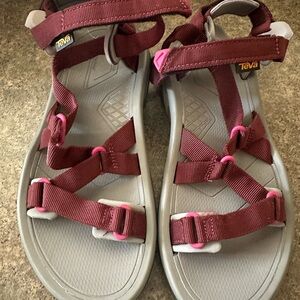 Women’s 9 Teva Sandals with Maroon Straps